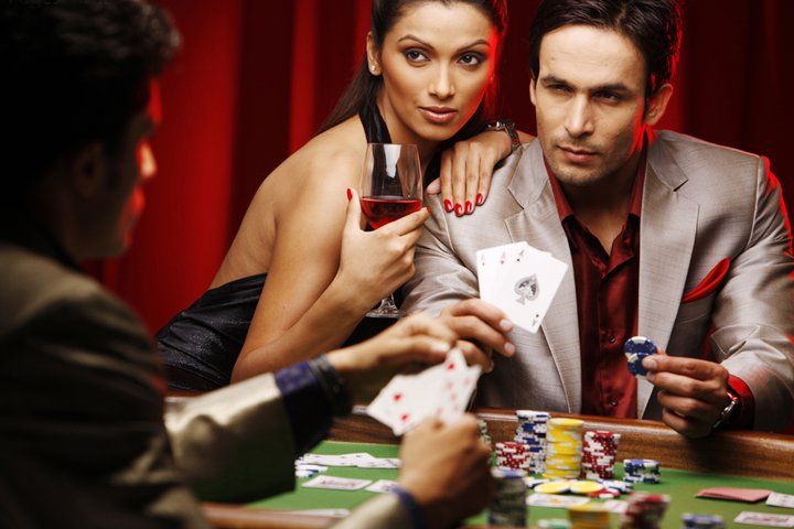 Roulette table with real wheel and live spin Live roulette table with dealer and spinning wheel in HD broadcast