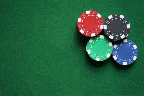 Blackjack table with live card deal and player history Live blackjack table with dealer showing cards and player seats